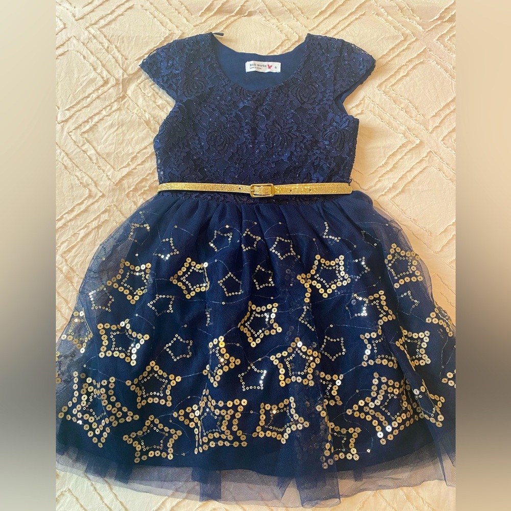 Girls size 6 formal dress like new very good condition